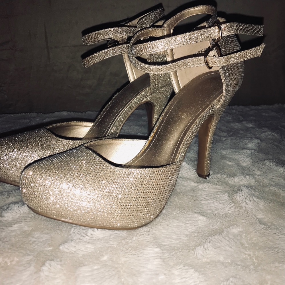 Heels - Picture 2 of 6